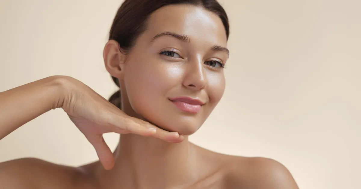 Close-up of a syringe, symbolizing the hyaluronic acid skin treatment used in SKINVIVE for deep hydration